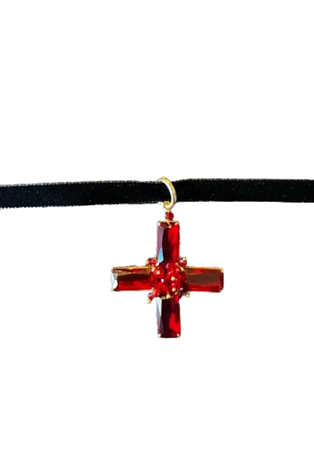 Collana con croce in cristalli rossi e cordino in velluto nero
